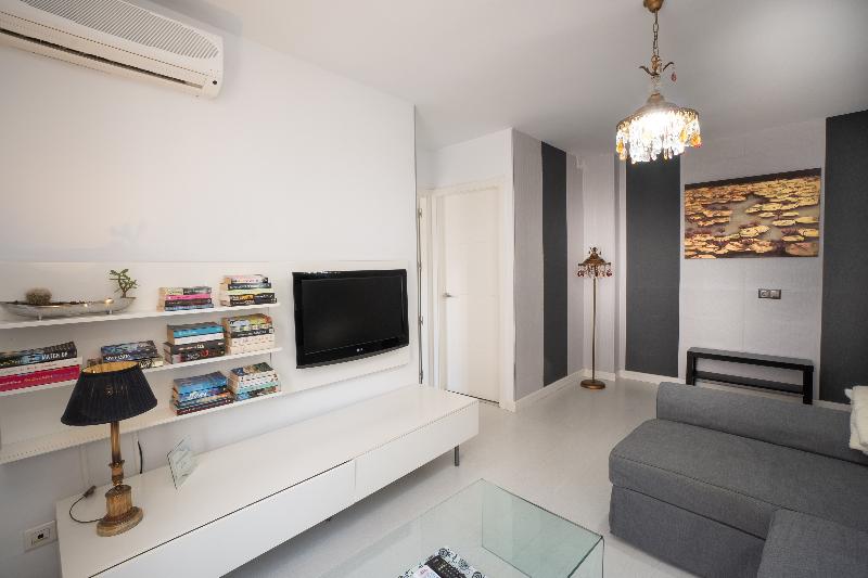 آپارتمان 1 خوابه, Apartamentos Abril