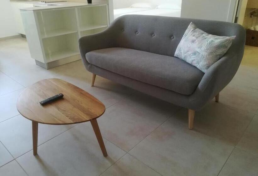 استودیوی لوکس, Apartamentos Villa Primera
