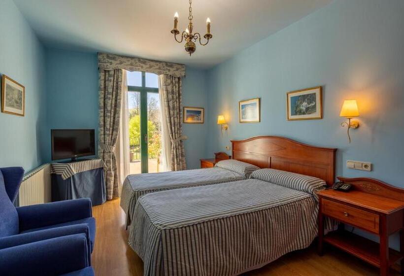 Superior Room with Terrace, De Camprodón