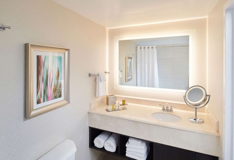 اتاق استاندارد با 2 تخت دوبل, Doubletree By Hilton Irvine   Spectrum