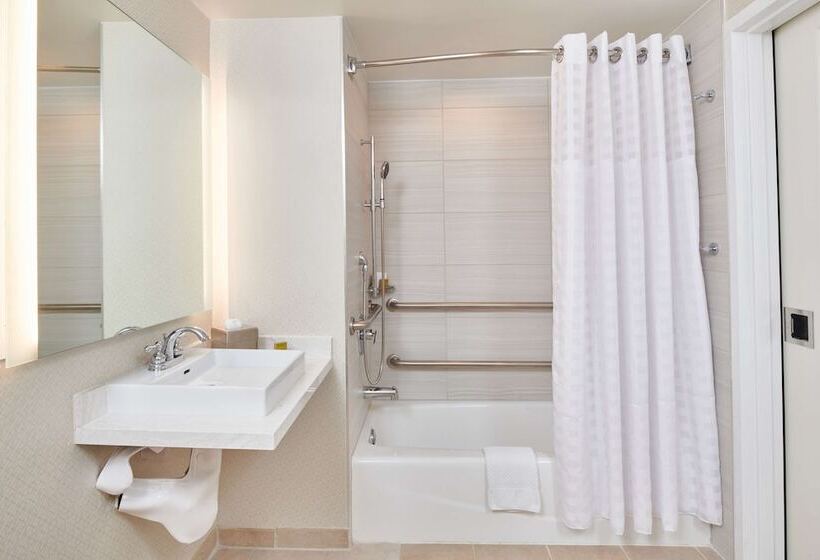 Habitación Deluxe Adaptada para personas con movilidad reducida, Doubletree Irvine Spectrum