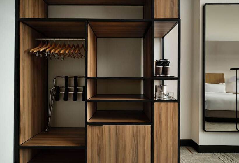 اتاق لوکس, Doubletree By Hilton Irvine   Spectrum