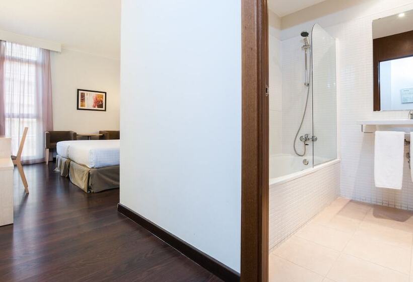 Standard Triple Room, Exe Barcelona Gate