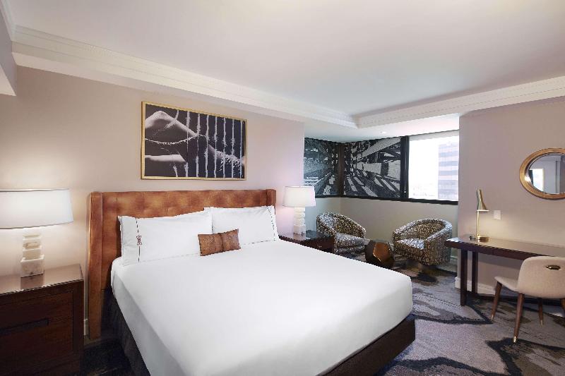 اتاق استاندارد با تخت بزرگ, The Highland Dallas, Curio Collection By Hilton