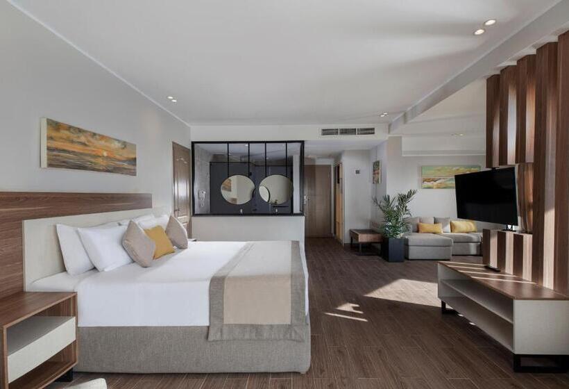 سوییت جونیور با چشم‌انداز دریا, Pyramisa Beach Resort Sahl Hasheesh