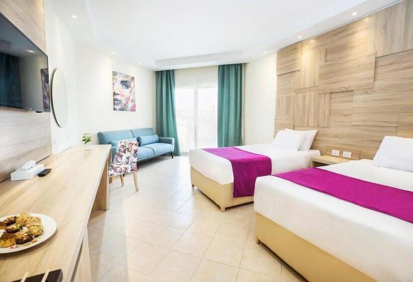 اتاق سوپریور با چشم‌انداز دریا, Pyramisa Beach Resort Sahl Hasheesh