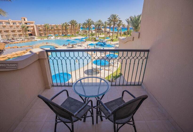 اتاق سوپریور با چشم‌انداز جانبی دریا, Pyramisa Beach Resort Sahl Hasheesh