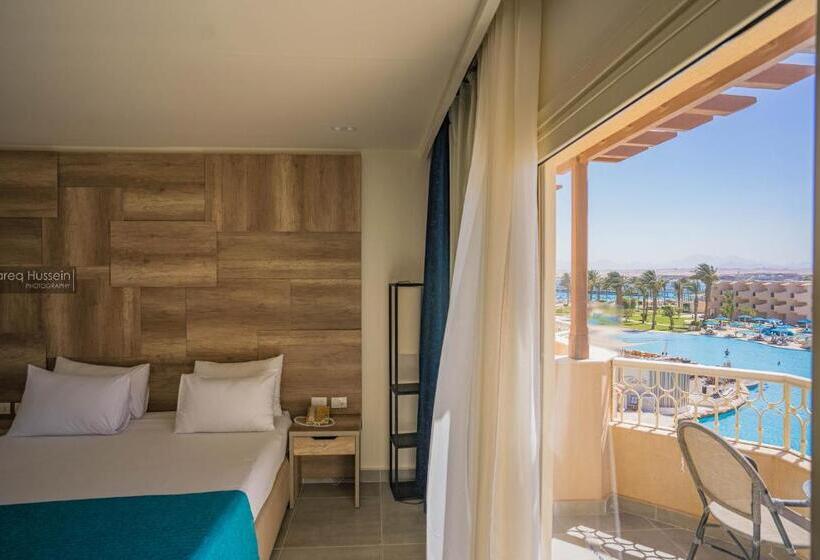 اتاق لوکس با چشم‌انداز دریا, Pyramisa Beach Resort Sahl Hasheesh