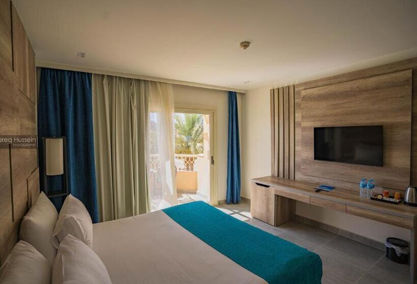 اتاق لوکس با چشم‌انداز دریا, Pyramisa Beach Resort Sahl Hasheesh