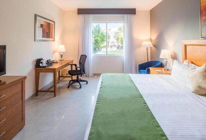 Habitación Estándar Cama King Adaptada para personas con movilidad reducida, Wyndham Garden Playa Del Carmen