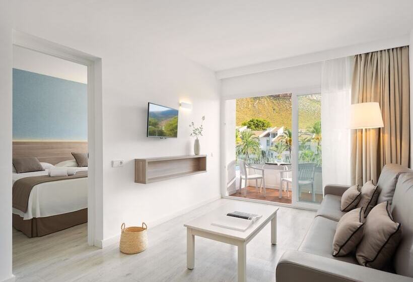 سوییت با چشم‌انداز استخر, Puerto Azul Suite