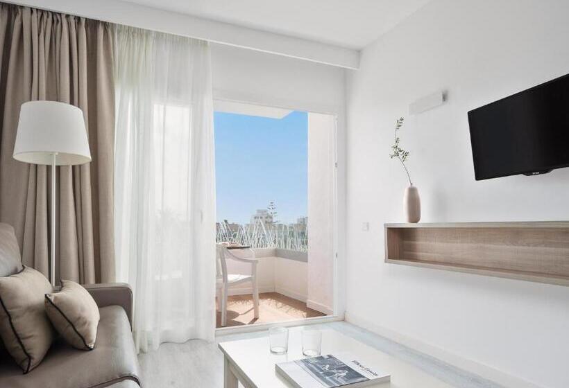 سوییت با چشم‌انداز استخر, Puerto Azul Suite