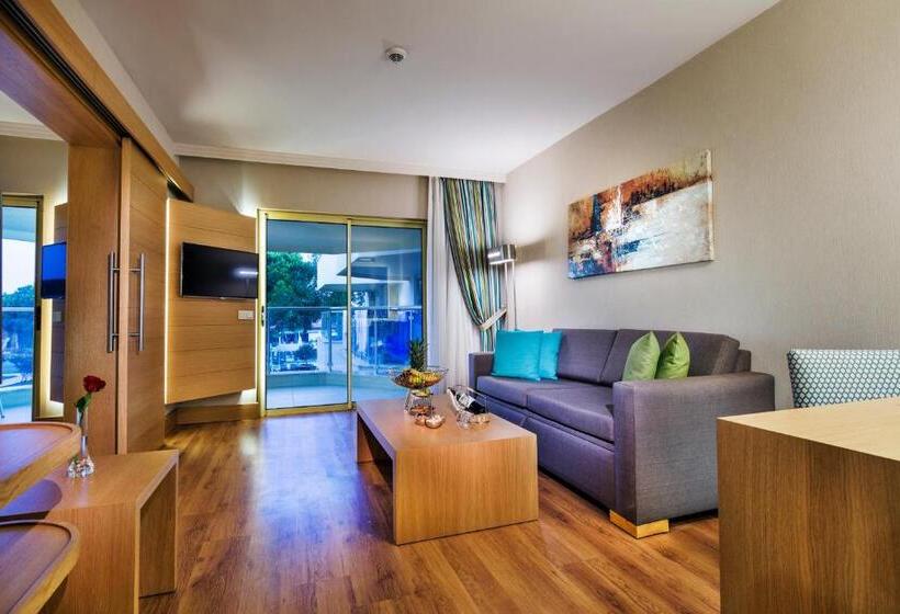 سوییت خانوادگی, Bellis Deluxe Hotel & Heated For Winter Aqua Park