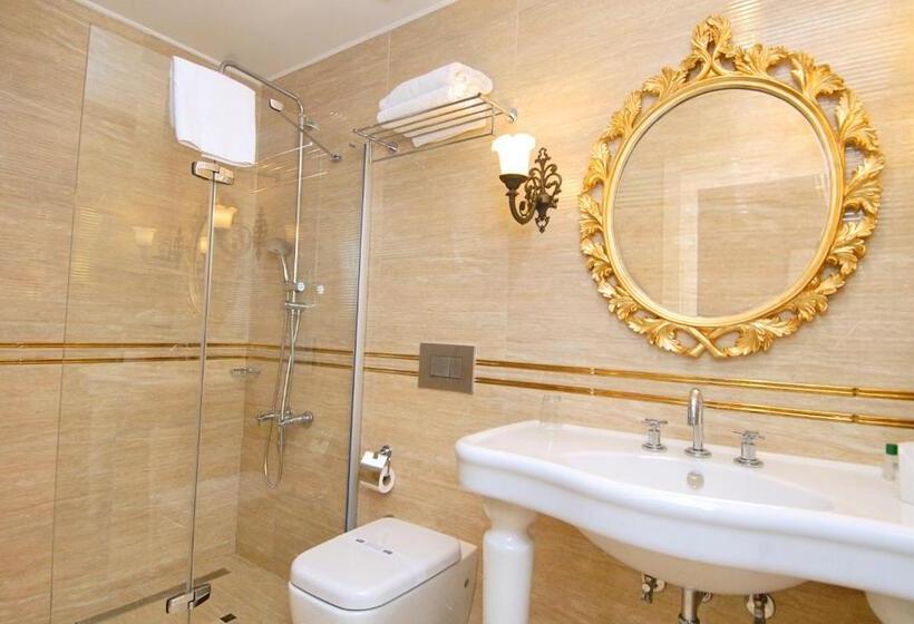 اتاق لوکس با چشم‌انداز باغ, Aspen Hotel Kaleiçi