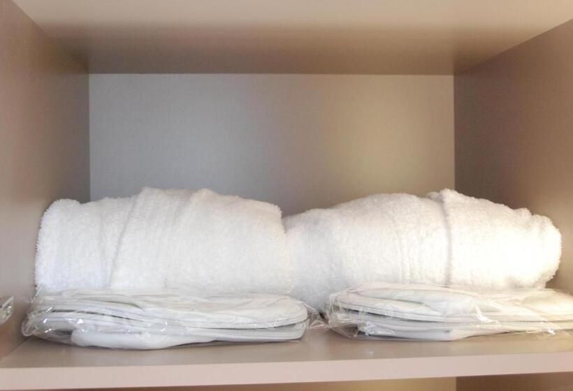اتاق لوکس با تخت بزرگ, Hôtel Ariane & Spa