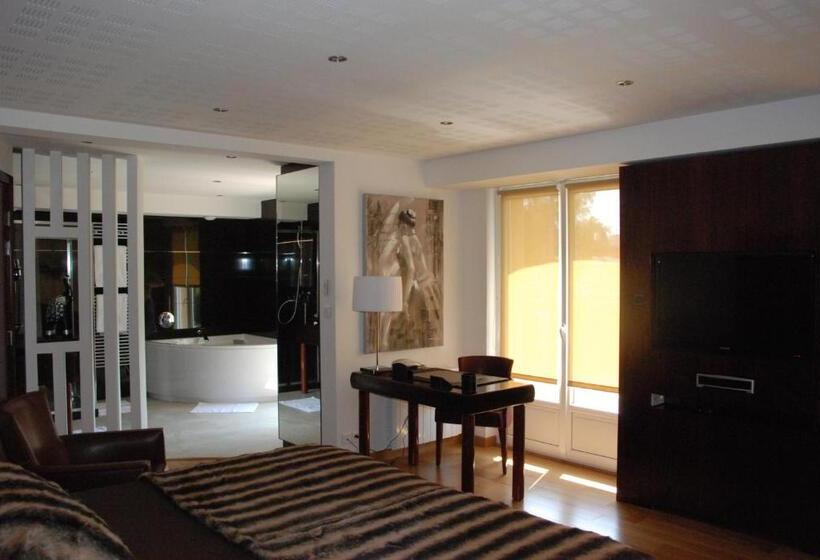 اتاق لوکس با تخت بزرگ, Hôtel Ariane & Spa