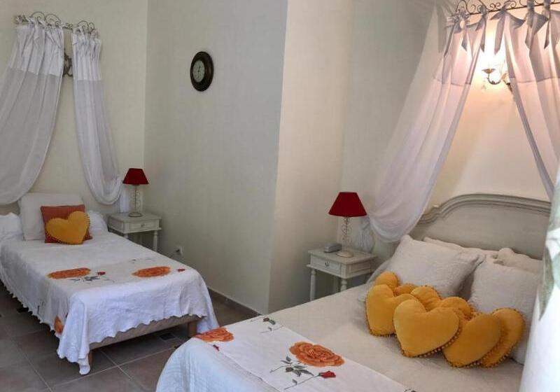 اتاق استاندارد سه نفره, L Orangeraie