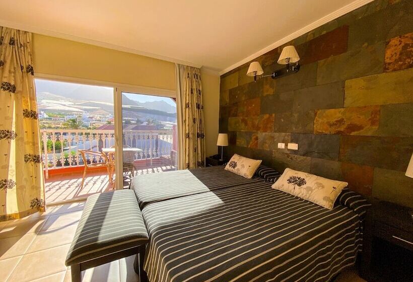 سوییت جونیور, La Aldea Suites