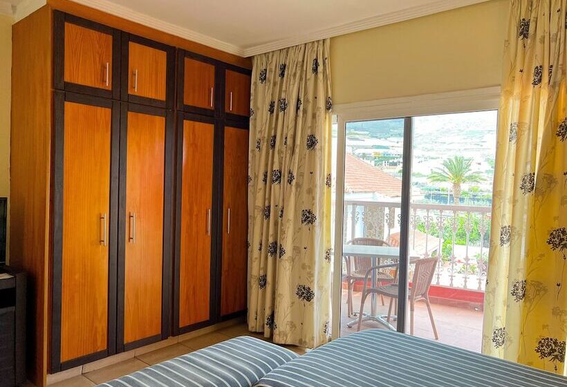 سوییت جونیور, La Aldea Suites