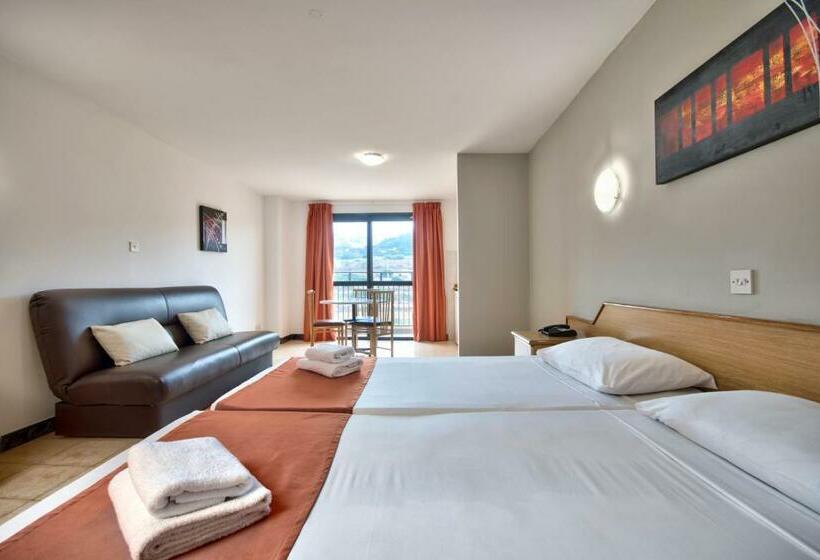 استودیوی سوپریور, Luna Holiday Complex