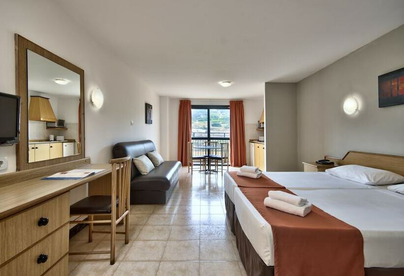 استودیوی سوپریور, Luna Holiday Complex
