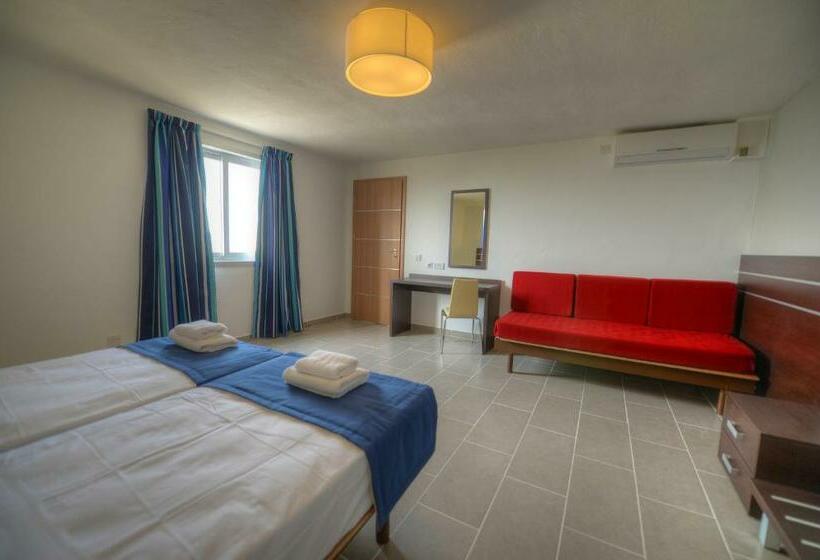 آپارتمان خانوادگی, Luna Holiday Complex