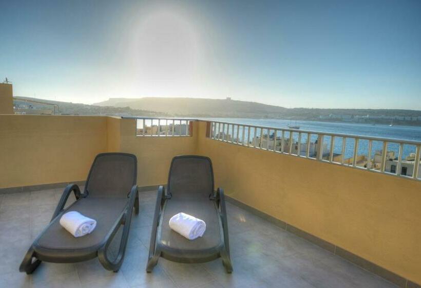 سوئیت پنت هاوس, Luna Holiday Complex