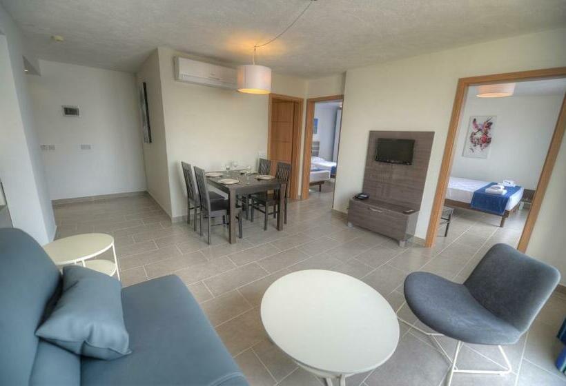 سوئیت پنت هاوس, Luna Holiday Complex