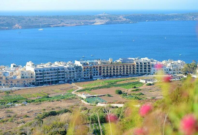 سوئیت پنت هاوس, Luna Holiday Complex