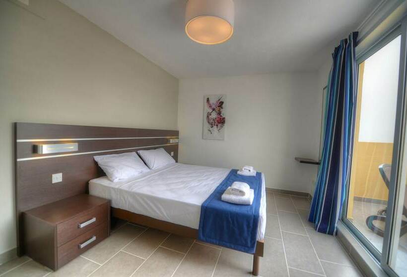 سوئیت پنت هاوس, Luna Holiday Complex