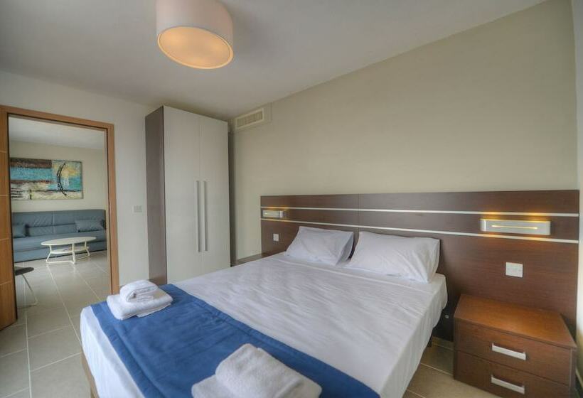 سوئیت پنت هاوس, Luna Holiday Complex