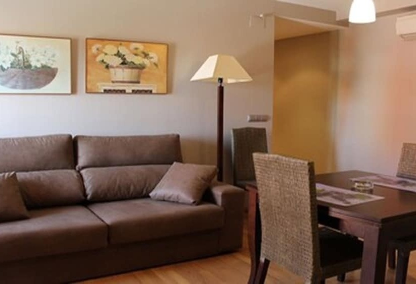 1 Bedroom Apartment, Restaurante El Tollo