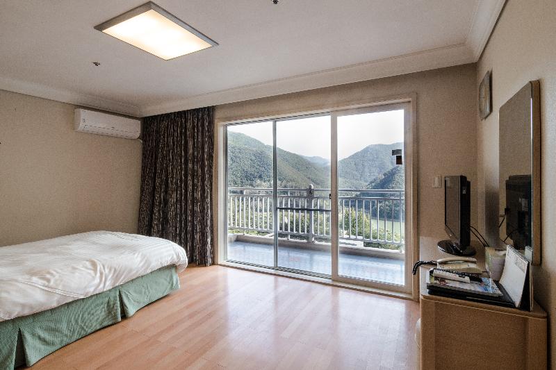 اتاق استاندارد, Room Mate Leo