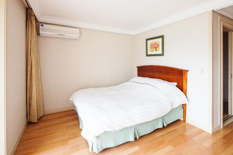 اتاق استاندارد, Room Mate Leo