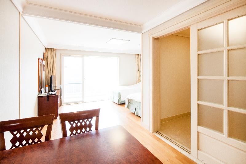 اتاق استاندارد, Room Mate Leo