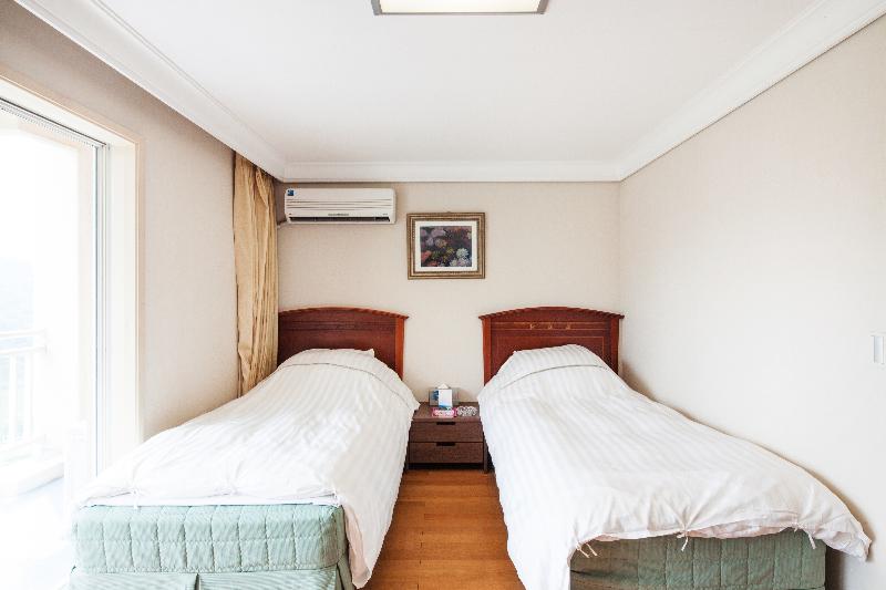 اتاق استاندارد, Room Mate Leo