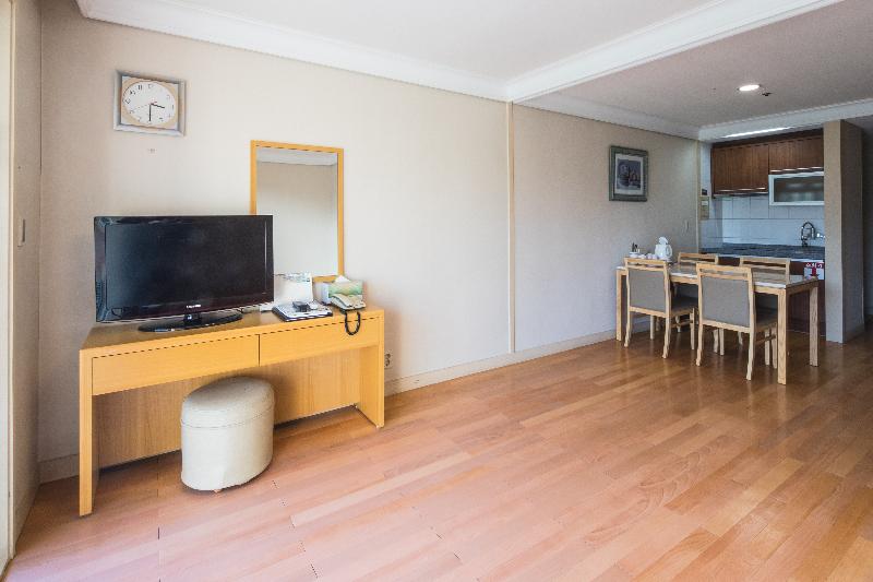 اتاق استاندارد, Room Mate Leo