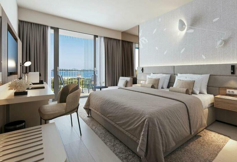 اتاق سوپریور با بالکن, Valamar Lacroma