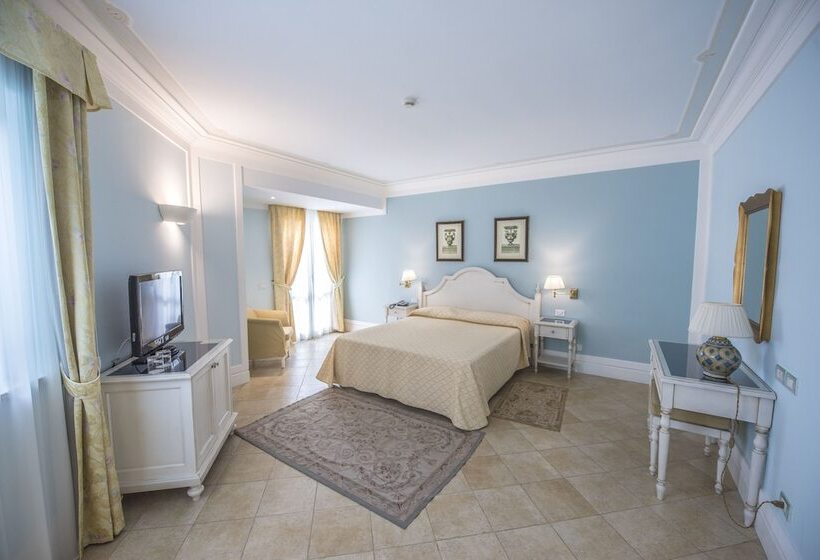 اتاق سوپریور سه تخته, Villa Daphne