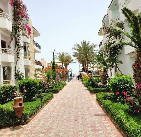 غرفة قياسية إطلالة جانبية علي البحر, Minamark Beach Resort & Spa For Families & Couples Only