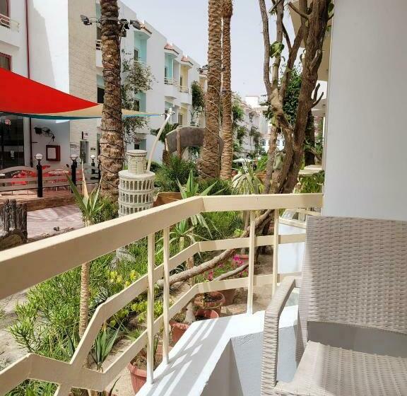 اتاق اساندارد با چشم‌انداز جانبی به دریا, Minamark Beach Resort For Families And Couples Only