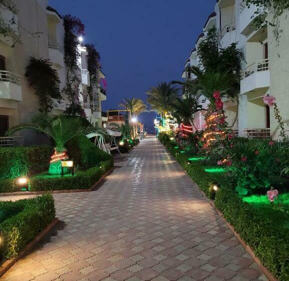 اتاق اساندارد با چشم‌انداز جانبی به دریا, Minamark Beach Resort For Families And Couples Only
