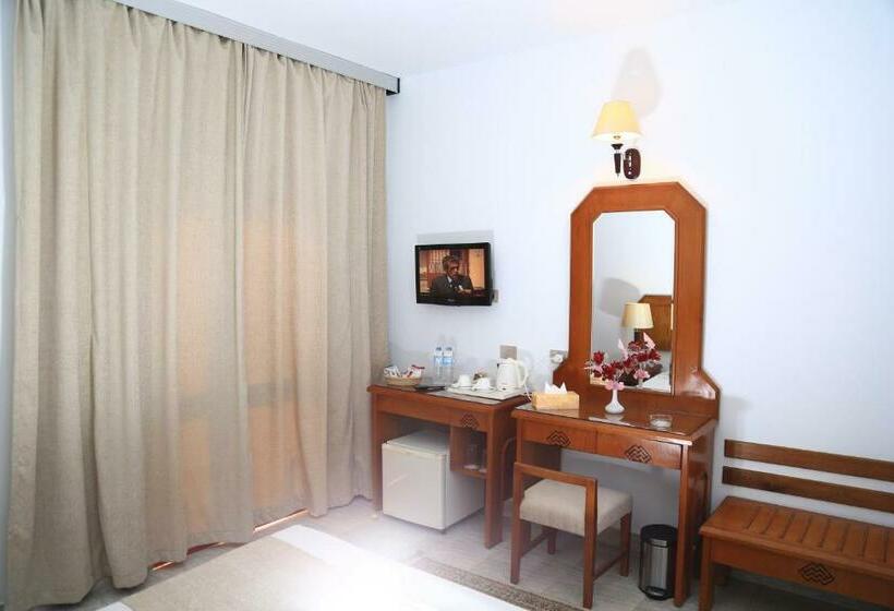 اتاق اساندارد با چشم‌انداز جانبی به دریا, Minamark Beach Resort For Families And Couples Only