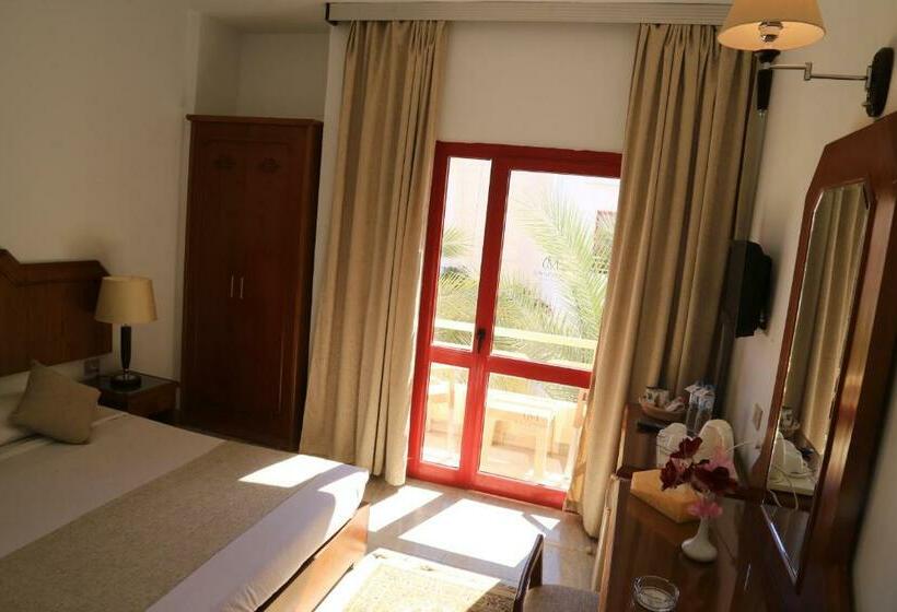 اتاق اساندارد با چشم‌انداز جانبی به دریا, Minamark Beach Resort For Families And Couples Only