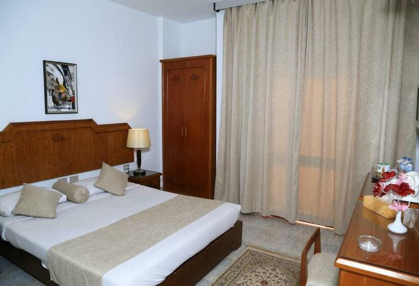 اتاق اساندارد با چشم‌انداز جانبی به دریا, Minamark Beach Resort For Families And Couples Only