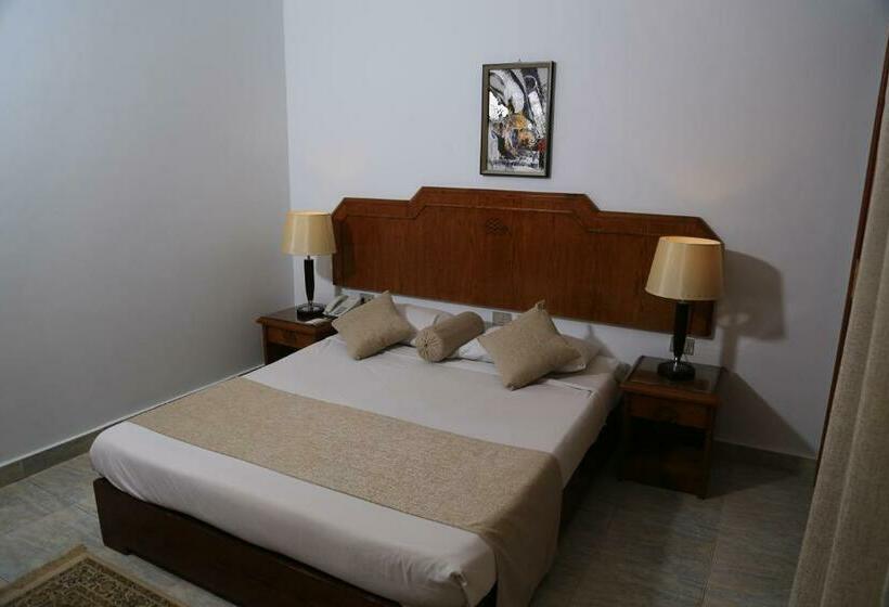 اتاق اساندارد با چشم‌انداز جانبی به دریا, Minamark Beach Resort For Families And Couples Only