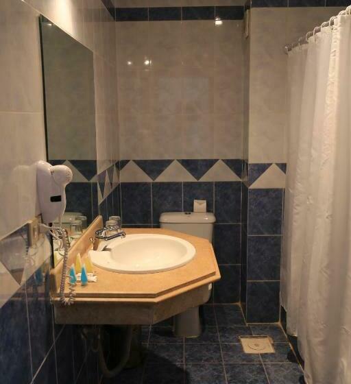 اتاق استاندارد سه نفره با چشم‌انداز کنار دریا, Minamark Beach Resort For Families And Couples Only