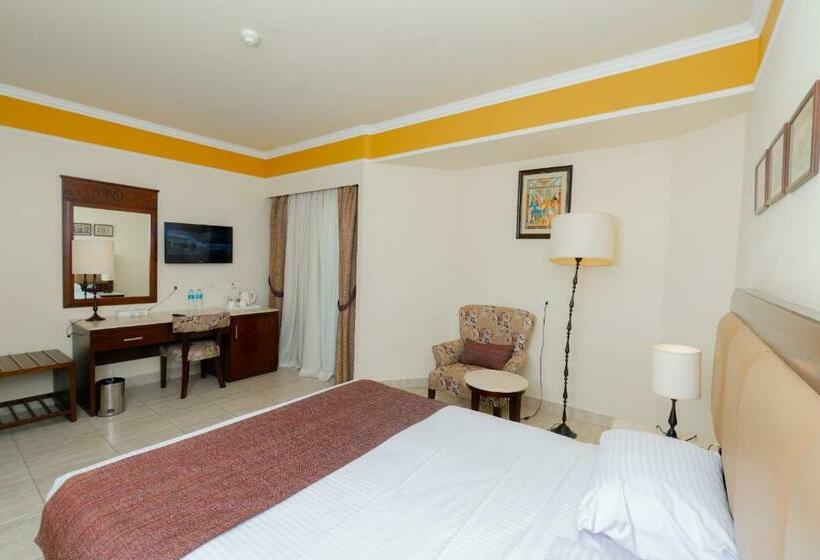 اتاق راحتی سه تخته, Minamark Beach Resort For Families And Couples Only