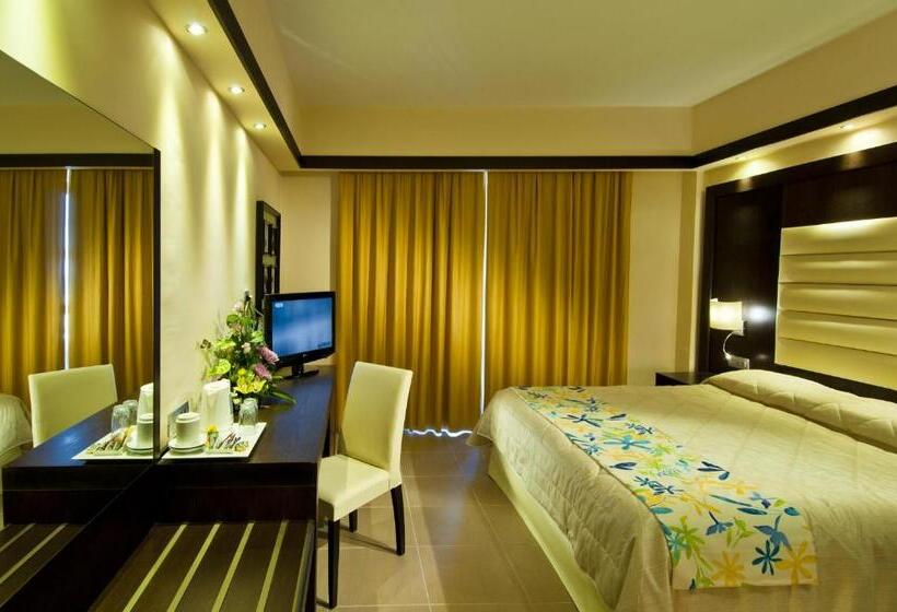 اتاق اساندارد با چشم‌انداز جانبی به دریا, Oceanis Beach & Spa Resort