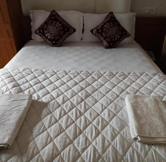 اتاق استاندارد, Sapphire Inn